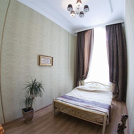 Apartment Vozle Teatra Opery I Baleta Lviv Buitenkant foto